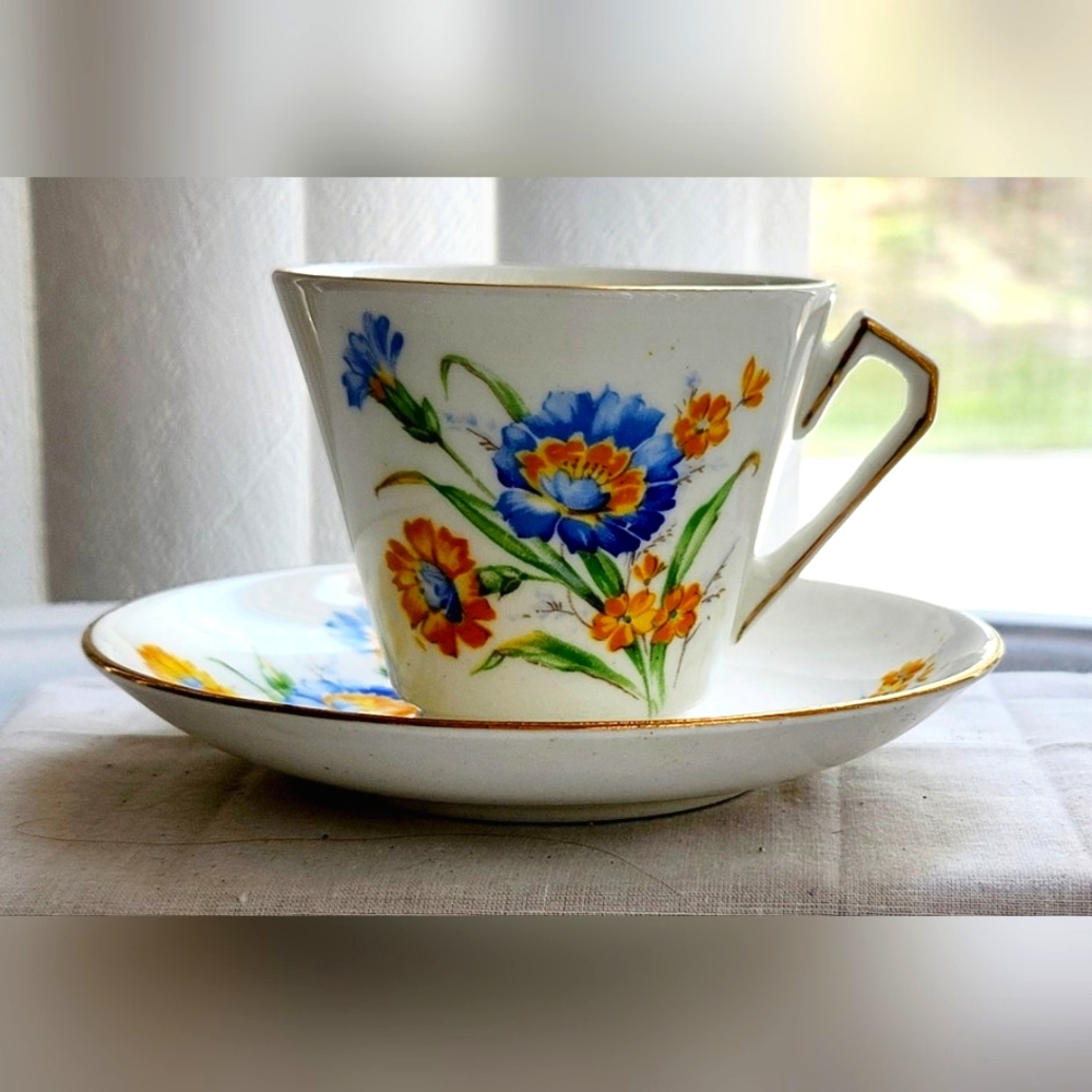 Cup & Saucer. Victoria C&E Bone China, England. Vintage. Perfect. Floral